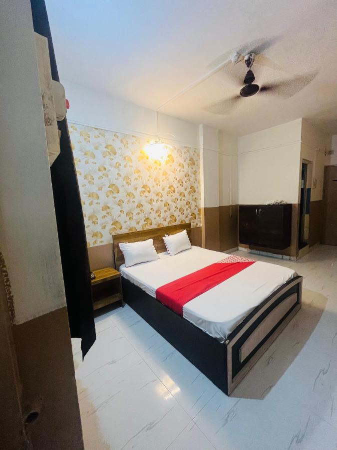 Hotel Royal Lodging Phursungi ภายนอก รูปภาพ