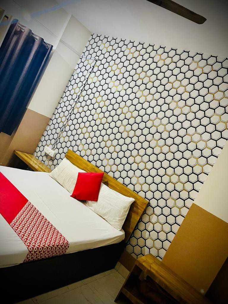 Hotel Royal Lodging Phursungi ภายนอก รูปภาพ