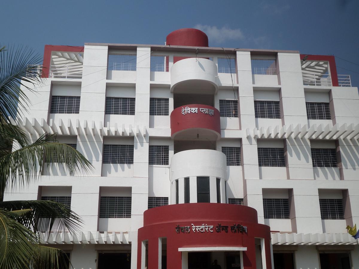 Hotel Royal Lodging Phursungi ภายนอก รูปภาพ